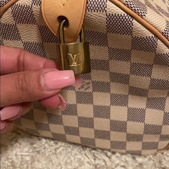 Authentic Louis Vuitton Speedy 30 - Picture 2 of 8